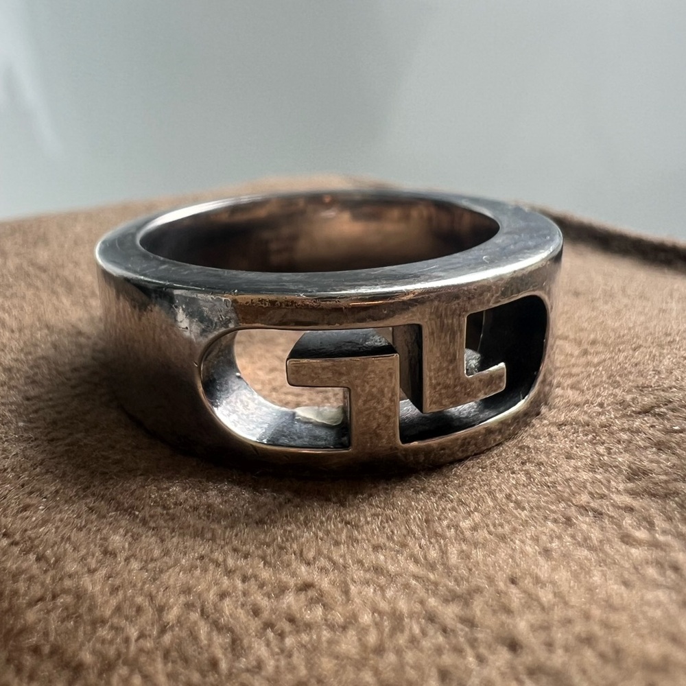 Gucci Silver Interlocking G Cutout Band Ring